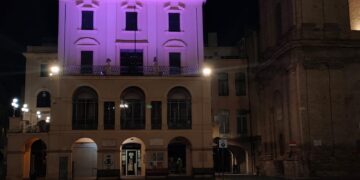 Il municipio si colora di viola per la Giornata Internazionale dell’Epilessia