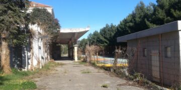 Stazioni abbandonate, dalla storia all’obbrobrio. Fs e Provincia trattano la vendita