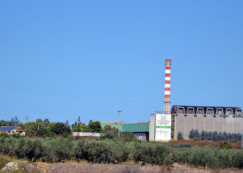 Pilkington, rincari pesantissimi in bolletta: nuovi tagli all’orizzonte