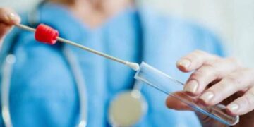 Covid-19, in Abruzzo tasso di positività all’11,10%. Il bollettino del 21 febbraio: oggi 647 nuovi casi e 5 decessi