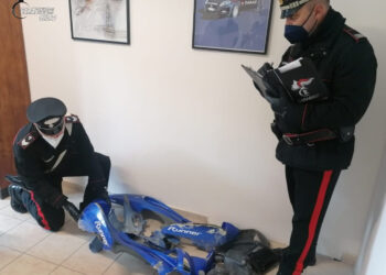 Rubano lo scooter a un giovane bracciante agricolo: identificati gli autori del furto