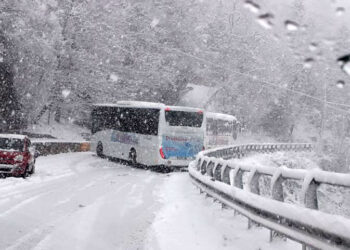 Ancora neve, scuole chiuse nell’entroterra. A Gissi sbanda autobus di studenti