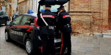 Sorpreso a rovistare in un garage: carabinieri denunciano ladro seriale