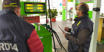 Dopo l’esposto del Codacons scatta l’operazione della guardia di finanza sul caro-carburanti