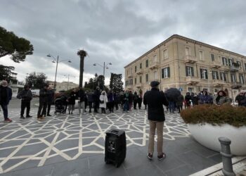 Riapertura corso Trento e Trieste, il fronte del No sfida la pioggia e scende in piazza