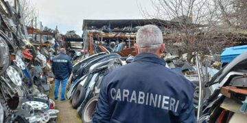 Gestione illecita di rifiuti: sequestrati due autodemolitori e denunciate sei persone a San Salvo