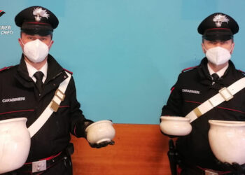 Furti di arredi funebri nel cimitero di Canosa Sannita, individuati e denunciati i ladri