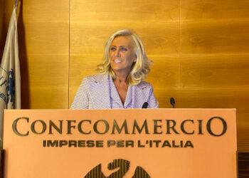 Sempre più serrande abbassate nelle città, Confcommercio: «Necessario Osservatorio per il rilancio»