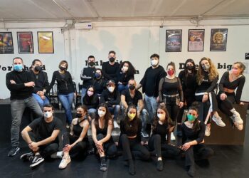 Una “sfida” tra anni 80 e 2000: la Compagnia Orizzonte Teatro torna in scena con Déjà-vu