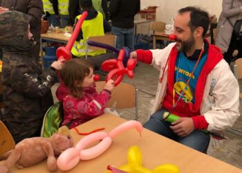 Il sorriso di clown Ventolo donato ai profughi ucraini: l’esperienza di Paolo Guidone nella terra di frontiera