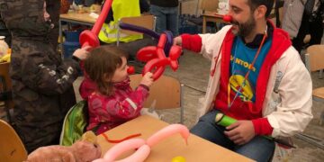 Il sorriso di clown Ventolo donato ai profughi ucraini: l’esperienza di Paolo Guidone nella terra di frontiera