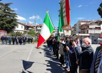 «Tenere viva la memoria affinchè non diventi retorica» la città ricorda gli studenti caduti per la libertà