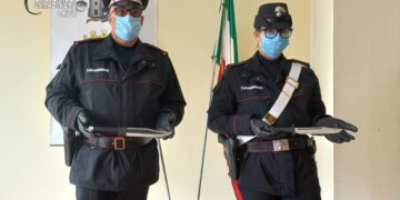 Detenzione di armi abusive e di sostanze stupefacenti: denunciato un 46enne