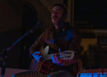 Da una chitarra comprata ascoltando Bob Marley alle playlist di Spotify: Emanuele Presta racconta la sua musica