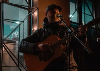 Umberto Palazzo: «Porto in giro le mie canzoni per farle vivere nel contatto con la gente»