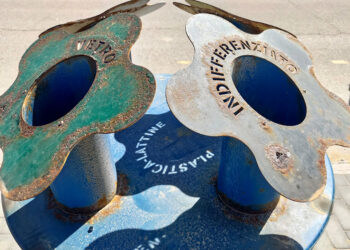 Salsedine e ganci rotti, i nuovi cestini per la differenziata di San Salvo Marina sono già da riparare