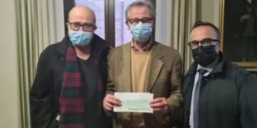 Adriatica Cabaret e Rilanciamo Lanciano donano mille euro per il restauro del Monumento ai Caduti