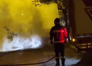 A San Salvo auto a fuoco nella notte: distrutta una vettura, danneggiata un’altra