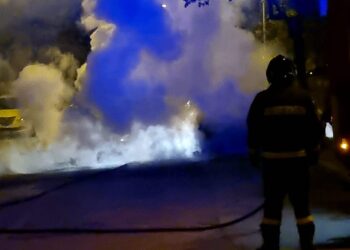 A San Salvo auto a fuoco nella notte: distrutta una vettura, danneggiata un’altra