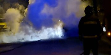 A San Salvo auto a fuoco nella notte: distrutta una vettura, danneggiata un’altra