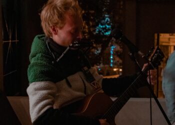 Bricì, Montenero e la musica: «Canto storie in dialetto per raccontare la realtà di provincia»