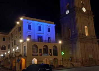 Lanciano, il municipio s’illumina di blu per sensibilizzare sulle problematiche dell’autismo