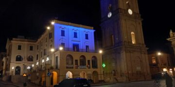 Lanciano, il municipio s’illumina di blu per sensibilizzare sulle problematiche dell’autismo