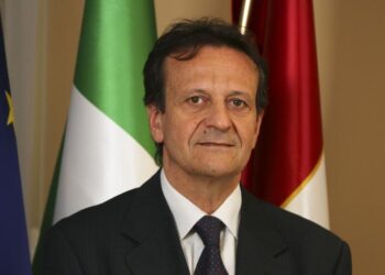 Variante alla SS16, sale la tensione. Regione: «Menna ha cambiato idea. Se la prenda con se stesso»