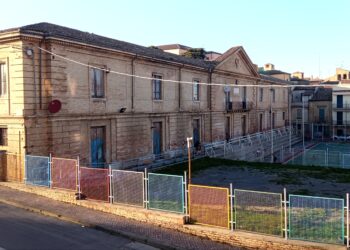 I consiglieri Verna e Marongiu: «A rischio gli oltre 3 milioni per riqualificare il “De Giorgio”»