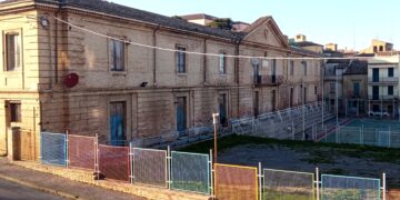 I consiglieri Verna e Marongiu: «A rischio gli oltre 3 milioni per riqualificare il “De Giorgio”»