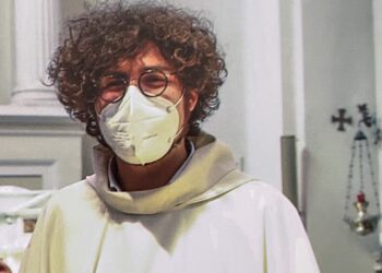 «Non permettete al vostro cuore di indurirsi, lasciate entrare la gioia della Pasqua»