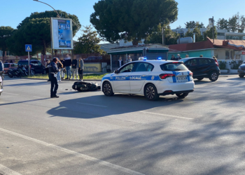 Scontro auto-moto in via Conti Ricci, diciottenne ferito trasportato in ospedale
