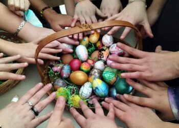 Alunni della Martella scoperta delle tradizioni pasquali con l’associazione Vocea Romanilor Vastesi