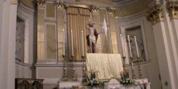 Pasqua: il rito del Cristo Risorto nella chiesa di Santa Maria maggiore