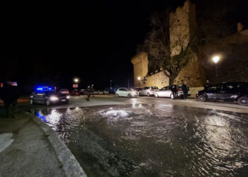 Lanciano, saracinesca idraulica rotta: strada allagata e quattro quartieri senz’acqua