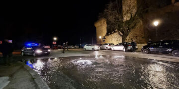 Lanciano, saracinesca idraulica rotta: strada allagata e quattro quartieri senz’acqua