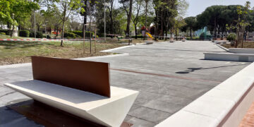 Panchine “affilate” e verde risicato, la “nuova” villa di San Salvo fa discutere