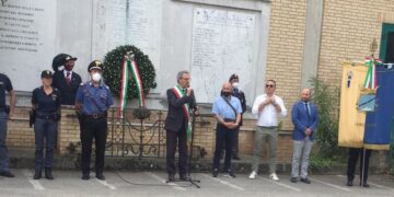 La città commemora il 24 maggio dinanzi al monumento per gli studenti caduti