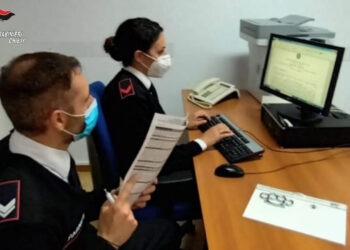 32enne senza patente fugge all’alt dei carabinieri, denunciato