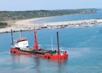 Al via il dragaggio del porto di Vasto: a Punta Penna potranno entrare navi con maggiore pescaggio