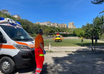 Caduta da un capannone a San Salvo, 29enne soccorso in eliambulanza