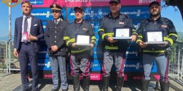 Bloccarono 17enne in fuga su auto rubata: premio Eroi della sicurezza a poliziotti di Vasto e Pescara