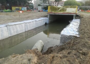 Intubato Fosso Marino, via l’ostacolo al Jova beach party. Piazza da sgomberare, commercianti sul piede di guerra