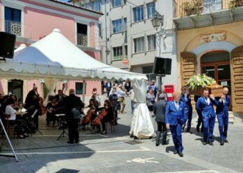 Torino di Sangro dà l’ultimo saluto a Silvia Baleani, moglie di Donato Renzetti