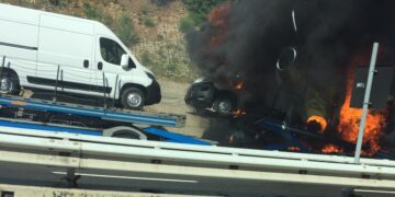 Bisarca in fiamme sull’autostrada A14: disagi nel tratto tra Lanciano e Val di Sangro