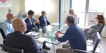 Scendono i contagi, la Asl riorganizza la rete per vaccinazioni e tamponi