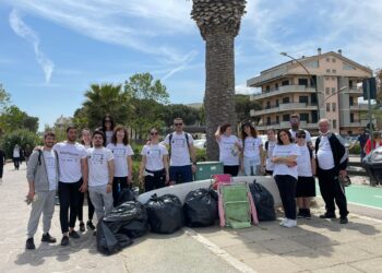 Da Vasto Marina a Casarza per raccogliere i rifiuti: i volontari di #iononrestoaguardare in azione nella Riserva Naturale