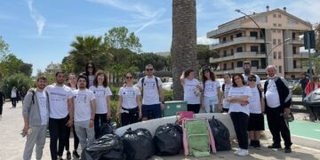 Da Vasto Marina a Casarza per raccogliere i rifiuti: i volontari di #iononrestoaguardare in azione nella Riserva Naturale