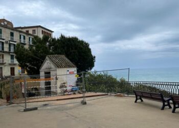 Loggia Amblingh: dopo lunghi ritardi sono ripresi i lavori di pavimentazione