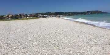 Fossacesia, al via gli interventi di manutenzione della spiaggia